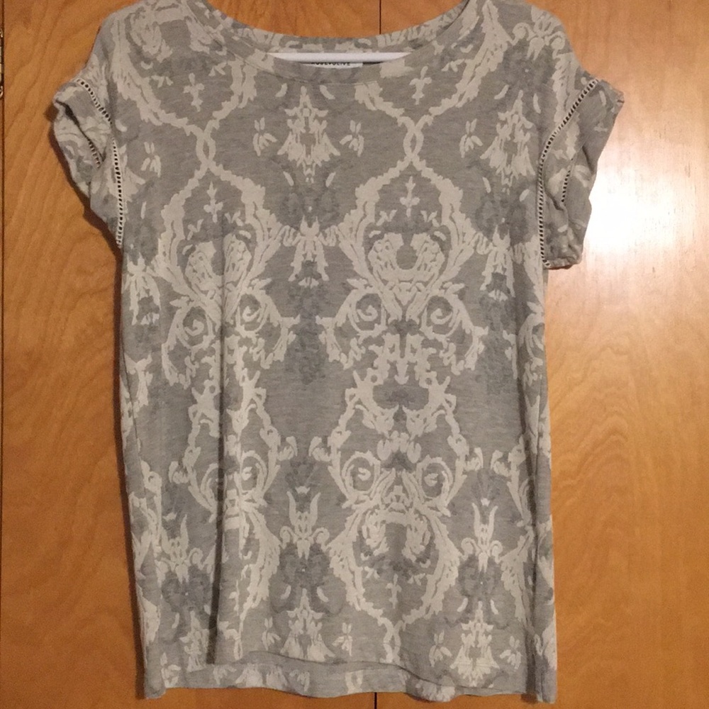 Rose + Olive tee. Women’s size small